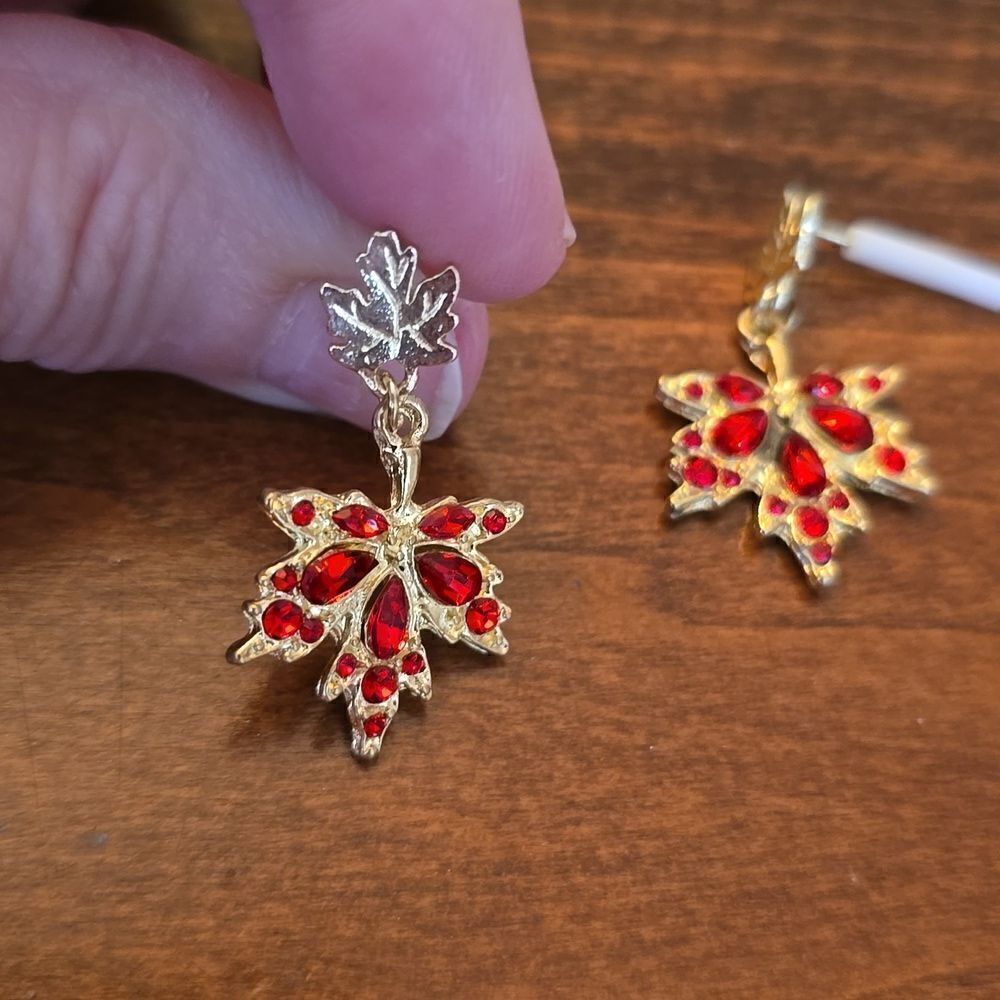 Maple leaf earrings - Picture 3 of 4